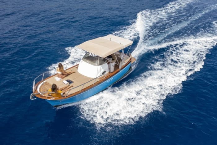 Your day in Paxi: Rent a motorboat for a full day of discovery