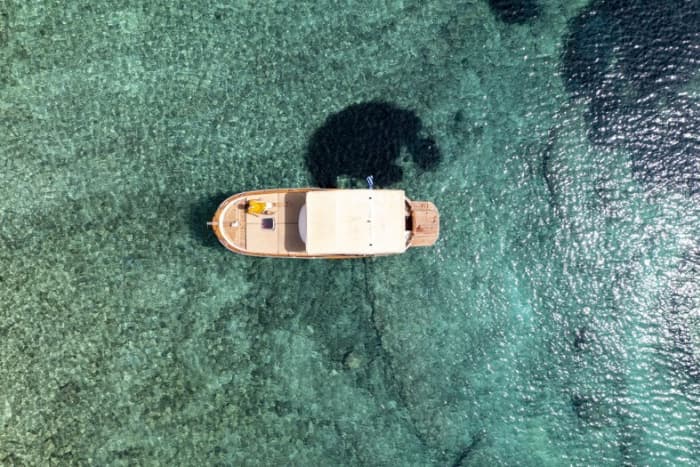Your day in Paxi: Rent a motorboat for a full day of discovery