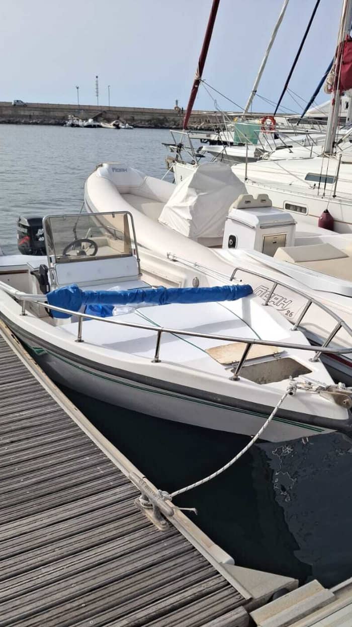 Beleef een onvergetelijke dag met onze SAVER 5.40, uitgerust met alles wat u nodig heeft voor een perfecte dag op het water!