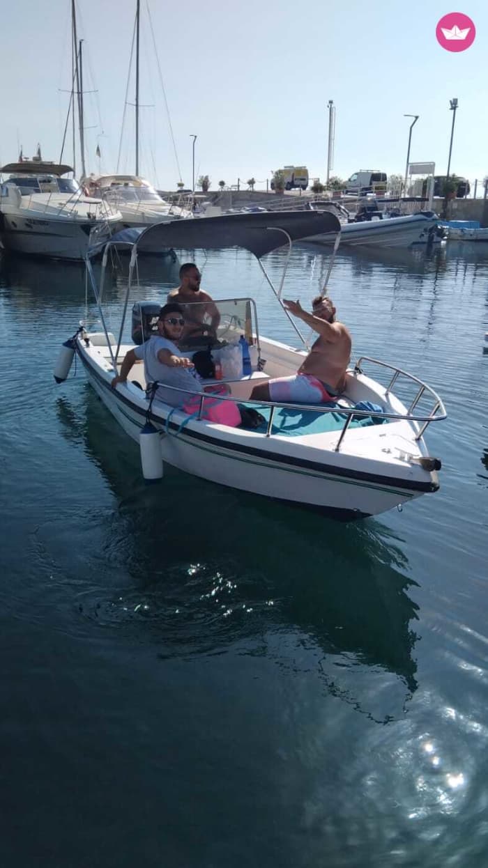 Beleef een onvergetelijke dag met onze SAVER 5.40, uitgerust met alles wat u nodig heeft voor een perfecte dag op het water!