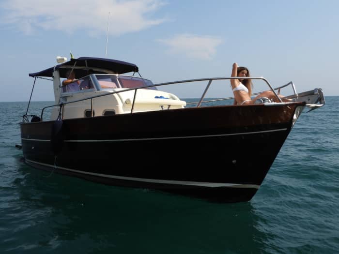 Exclusieve boottocht om te snorkelen en zeegrotten te bezoeken.