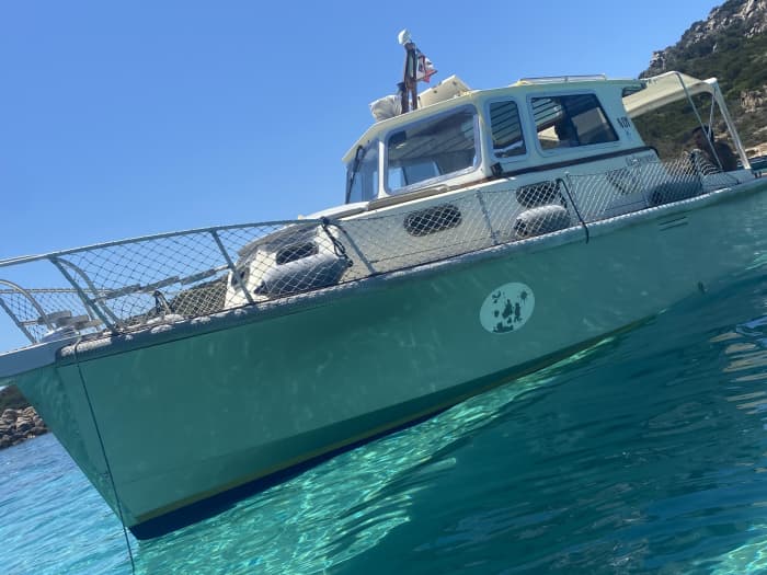 Upptäck La Maddalena: En heldag i solen på en motorbåt