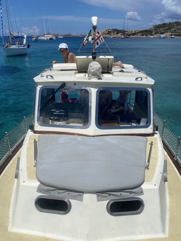 Upptäck La Maddalena: En heldag i solen på en motorbåt