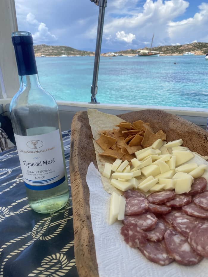 Upptäck La Maddalena: En heldag i solen på en motorbåt