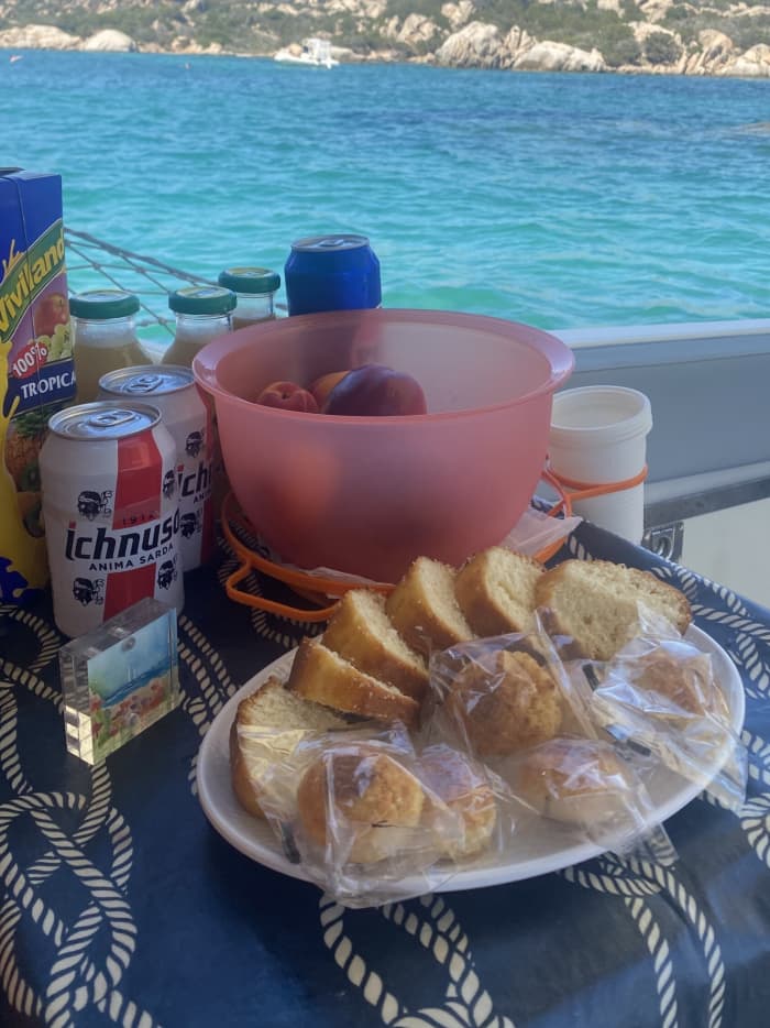 Upptäck La Maddalena: En heldag i solen på en motorbåt