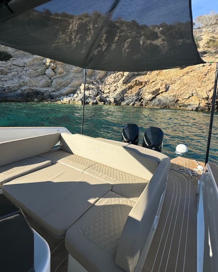 Boat trip to Formentera: relaxation and turquoise waters