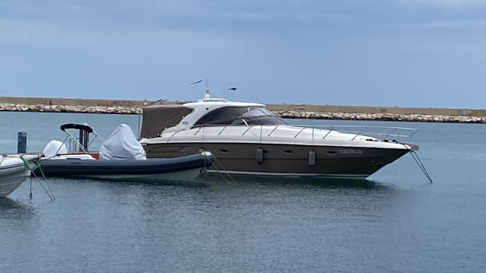 Genießen Sie 8 Stunden auf einem Motorboot in Polignano a Mare