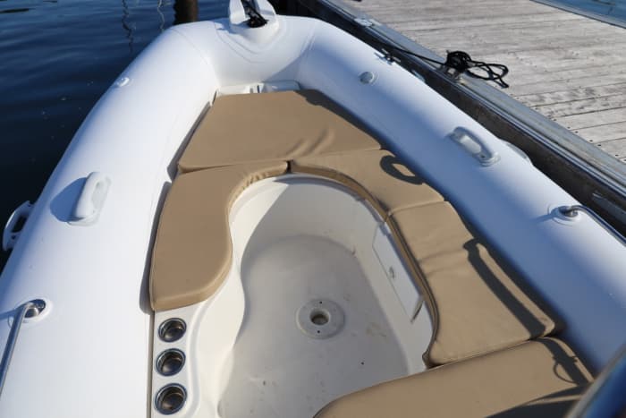 Sail around the Glénan Islands in the best conditions with our Zodiac Medline!