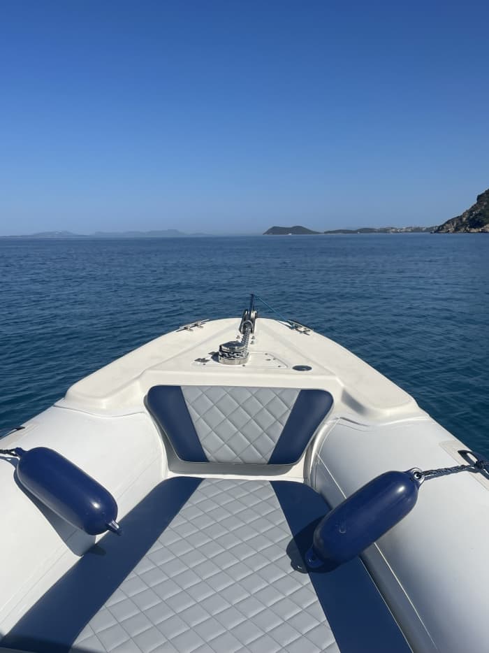 Enjoy 8h on a motorboat in Syvota
