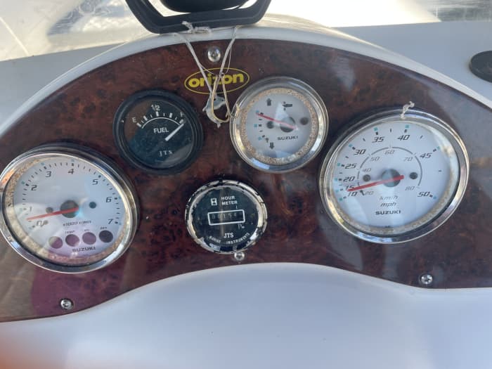 Enjoy 8h on a motorboat in Syvota