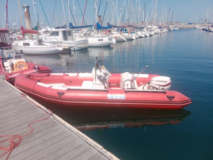 4 h à Saint-Malo : Louez un bateau à moteur et profitez-en