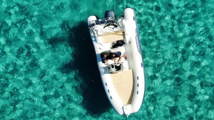 Upptäck L'Île-Rousse på en heldagstur med motorbåt