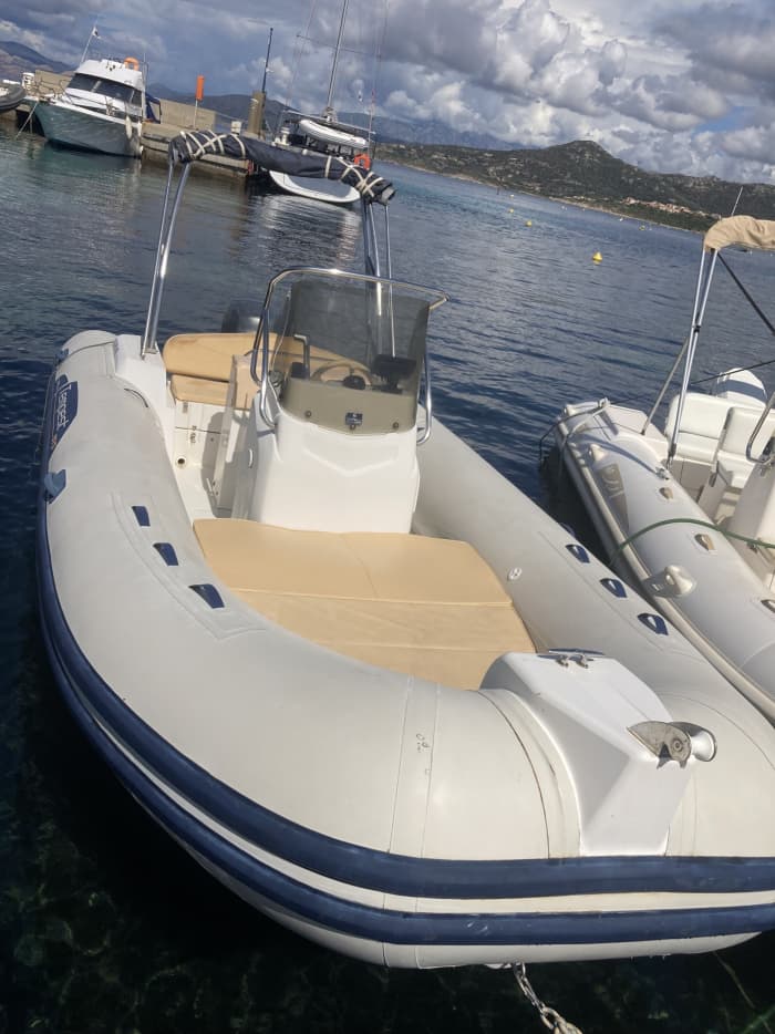 Upptäck L'Île-Rousse på en heldagstur med motorbåt