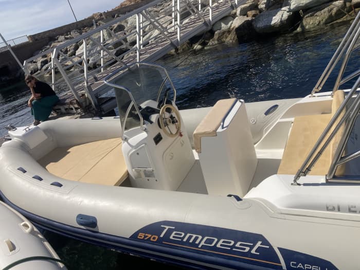Upptäck L'Île-Rousse på en heldagstur med motorbåt