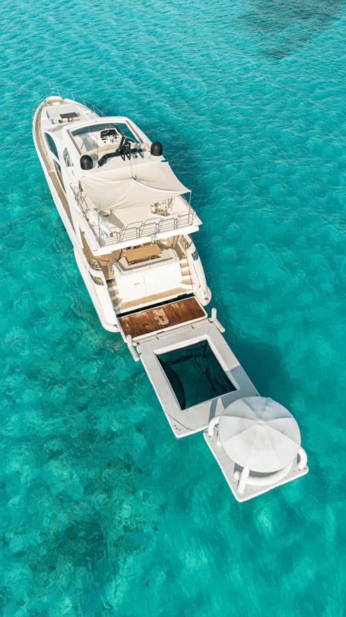 Azimut 84 Yacht Charter: Nichupté Lagoon, Isla Mujeres & Reef Snorkeling!
