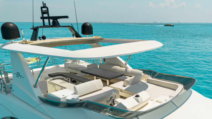 Azimut 84 Yacht Charter: Nichupté Lagoon, Isla Mujeres & Reef Snorkeling!