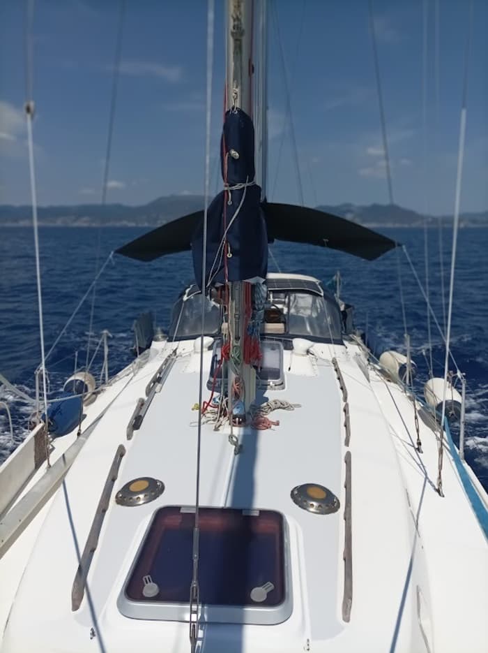 Discover Pegli on a sailboat for a full day