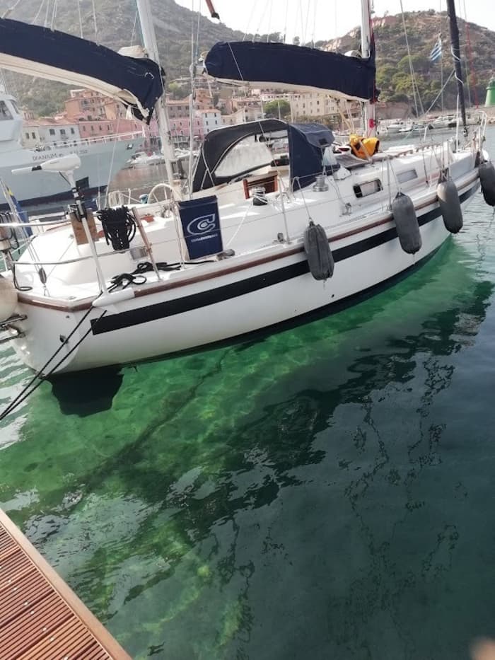 Discover Pegli on a sailboat for a full day