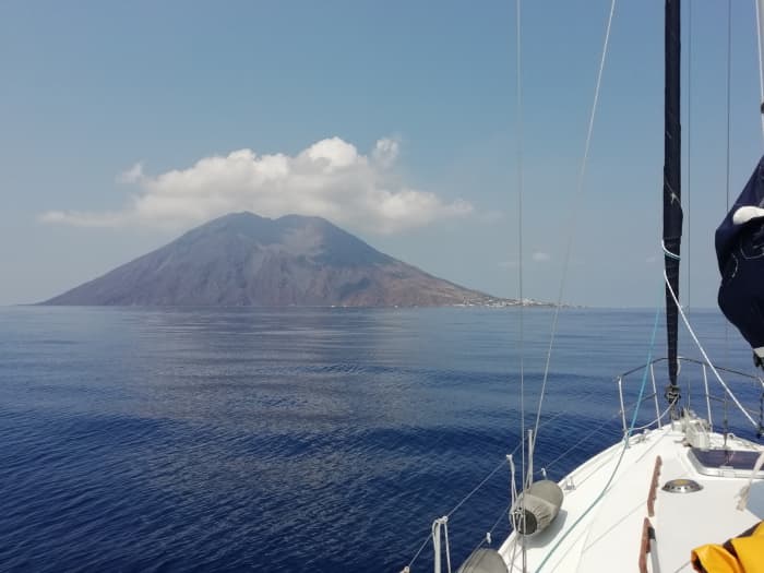 Discover Pegli on a sailboat for a full day