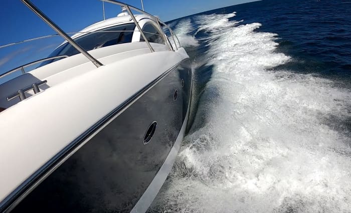Votre escapade VIP à Gdynia : une excursion de 4 h en yacht à moteur