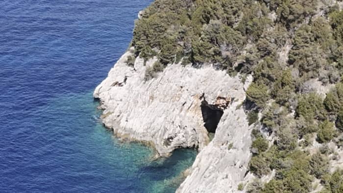 * Excursion d'une demi-journée aux îles Scorpios et Meganisi (visite de la grotte Papanicolis) *