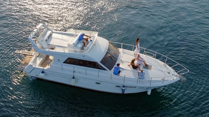 Unna dig en halvdags avkoppling på en lyxyacht i Syracuse.