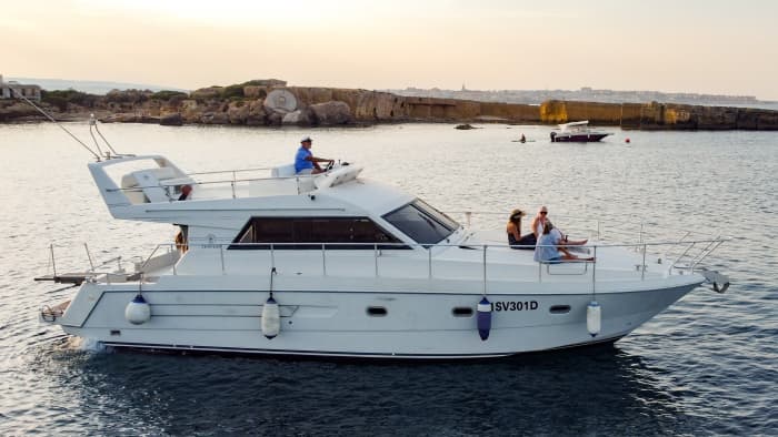 Unna dig en halvdags avkoppling på en lyxyacht i Syracuse.