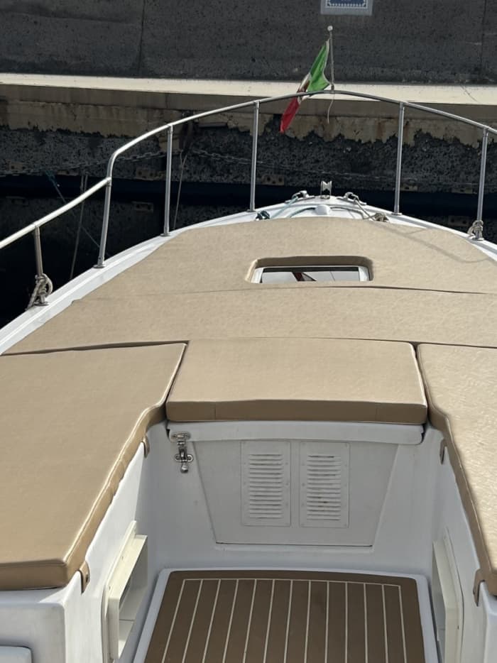 Découvrez les rivages de Pantelleria : une excursion d'une journée complète à bord d'un bateau à moteur