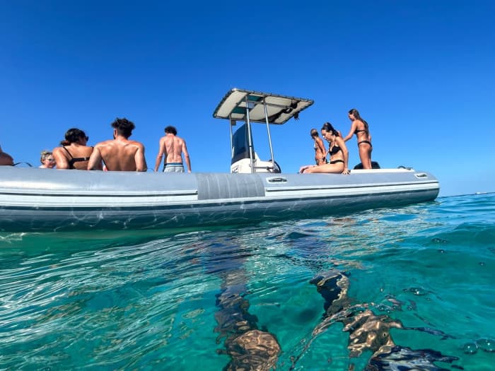 Italian dreams begin at sea: a 4-hour journey to the heart of Porto Rotondo and the most beautiful beaches of the Costa Smeralda.
