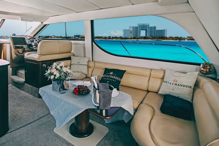 Halbtägige Bootstour in Cancún mit einem Motorboot