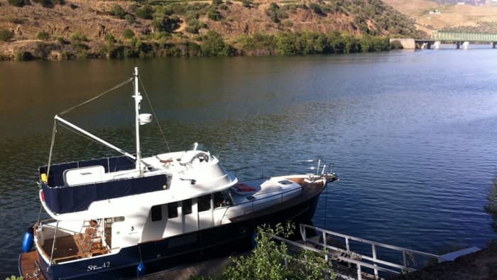 Your private motorboat for a day around Porto