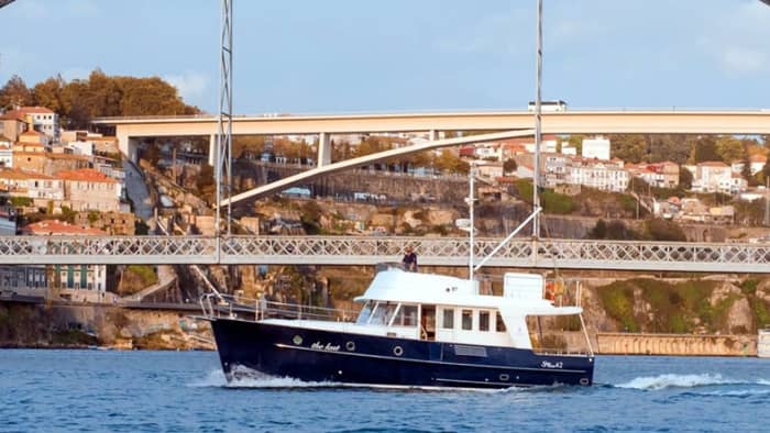 Your private motorboat for a day around Porto
