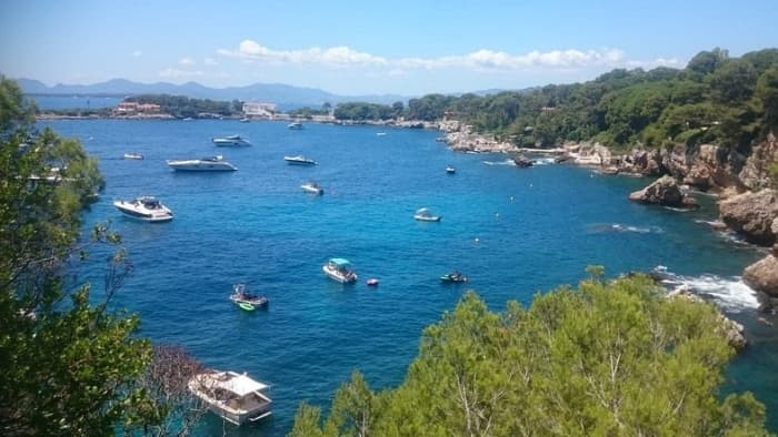 BEST BOAT SPOTS with fresh food and drinks