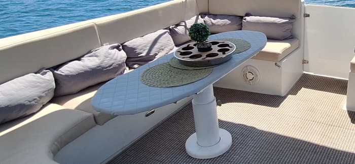BEST BOAT SPOTS with fresh food and drinks