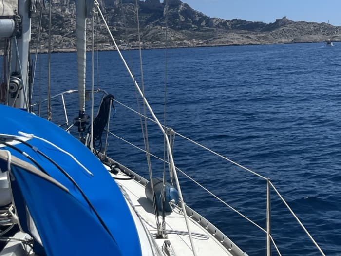 Découvrez Saint-Mandrier-sur-Mer lors d'une journée en voilier