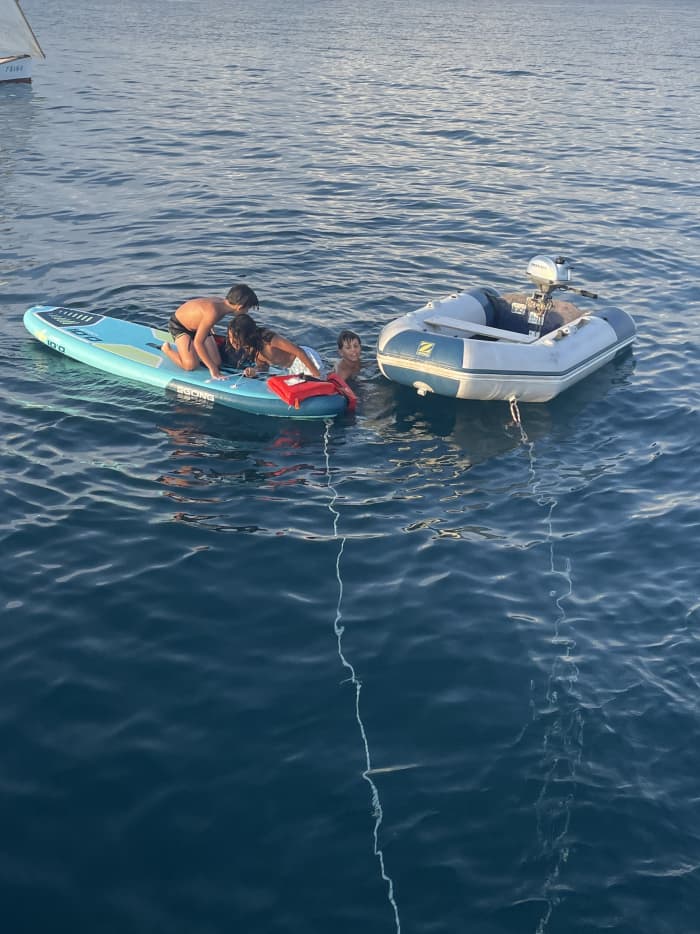 Privé-avontuur naar het eiland Tabarca, zeer comfortabele zeilboot van 16 meter. Familie of vrienden (hele dag). Brandstof inbegrepen!