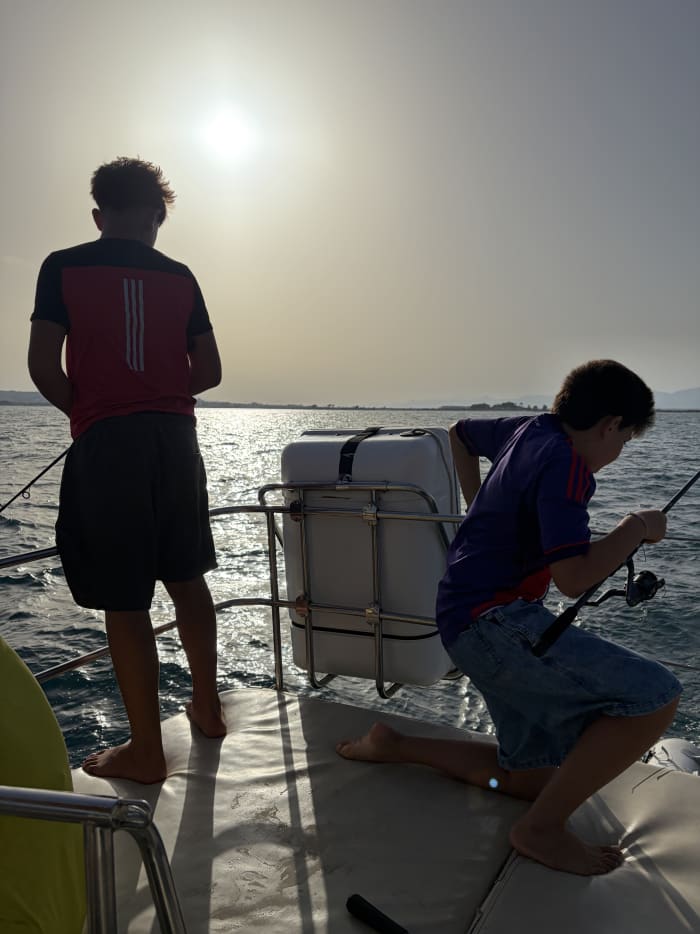 Fiskebåtstur i Alicante från Santa Pola: 16 meter segelbåt, bekväm med skeppare och all inclusive