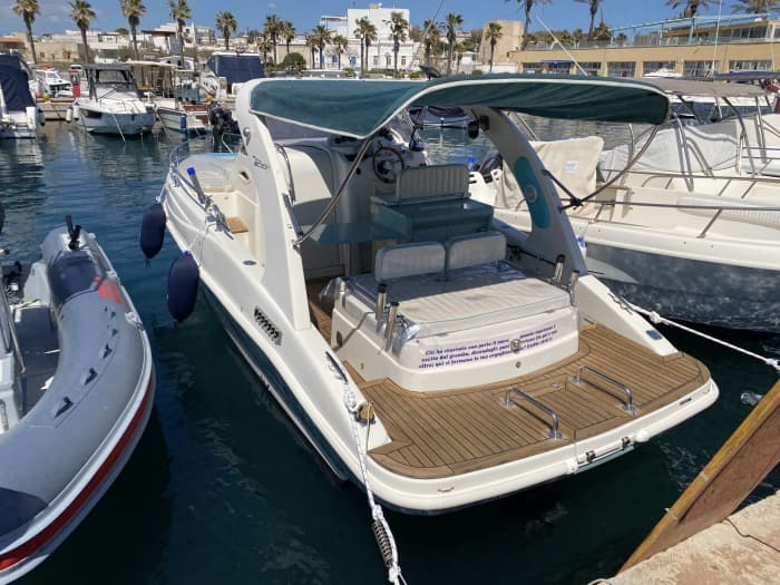 Profitez du soleil lors d'une excursion en bateau de 8 heures à Lizzano