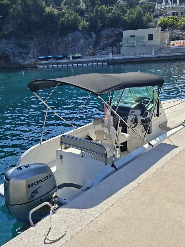 Half-day boat trip in Dubrovnik on a motorboat