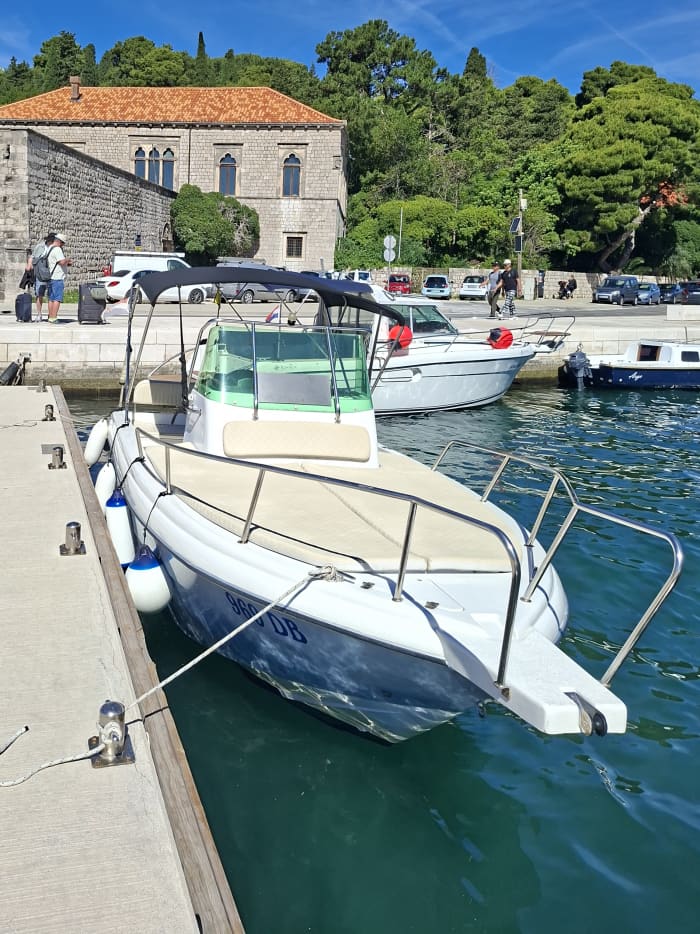 Half-day boat trip in Dubrovnik on a motorboat