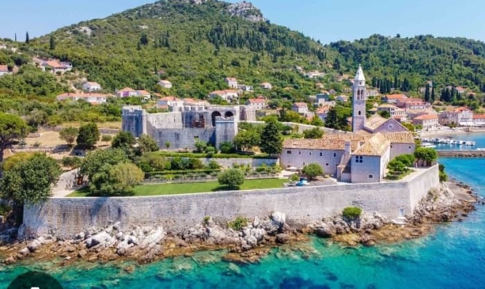Half-day boat trip in Dubrovnik on a motorboat
