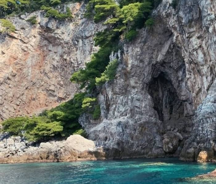 Half-day boat trip in Dubrovnik on a motorboat