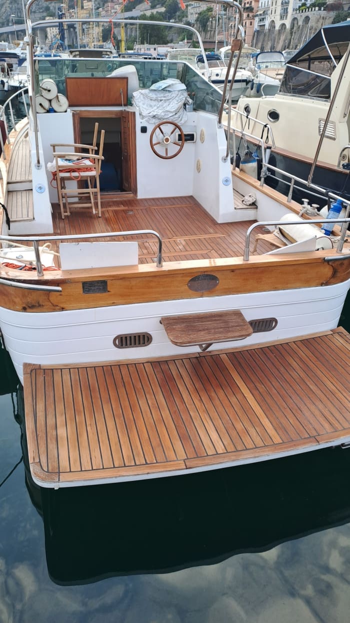 Genießen Sie eine 7-stündige Motorbootfahrt, um Maiori zu erkunden.