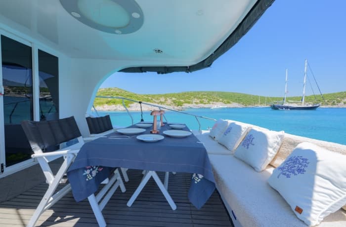 Genießen Sie einen ganzen Tag auf einem Motorboot in Muğla