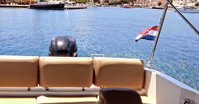 Een dagje rond Omiš: Geniet 6 uur lang van een ontdekkingstocht op een motorboot.