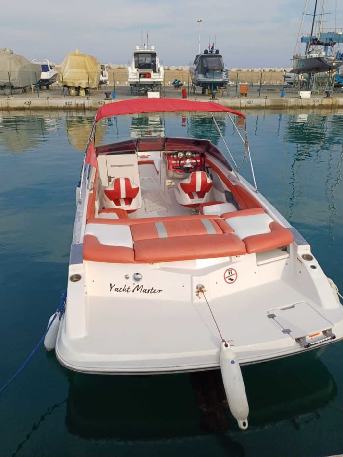Geniet van een halve dag op een motorboot in Tetouan.