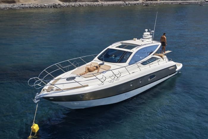 Santorini solnedgångskryssning – Privat kvällsflykt till sjöss