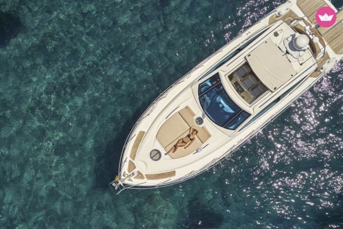 Santorini solnedgångskryssning – Privat kvällsflykt till sjöss