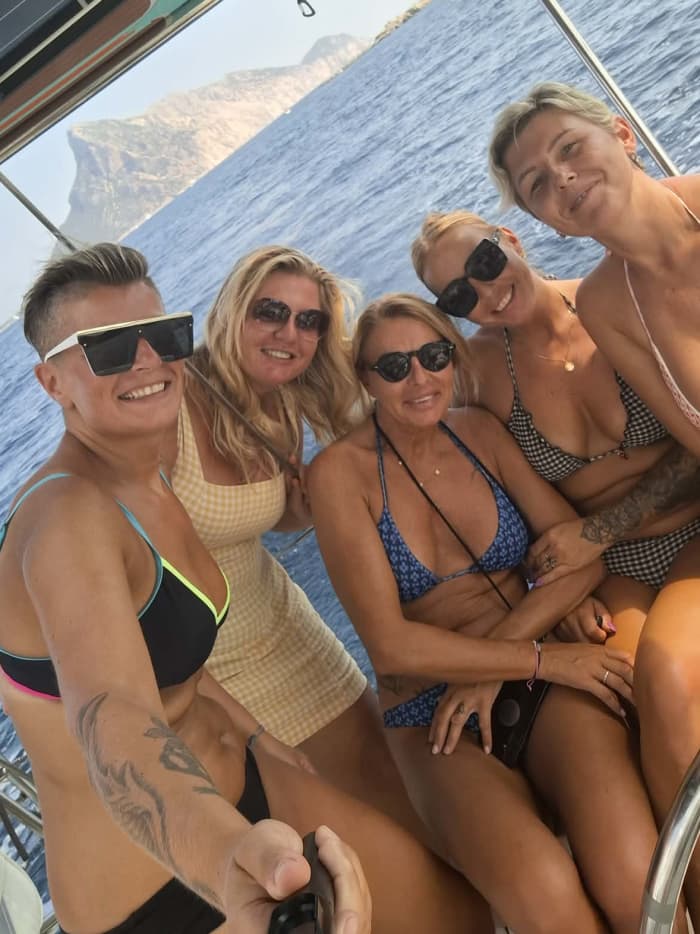 Discover Tavolara and dolphins tours up to 10 people