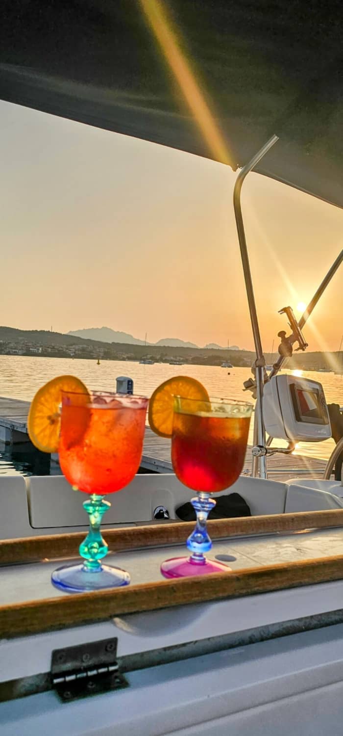 Discover Tavolara and dolphins tours